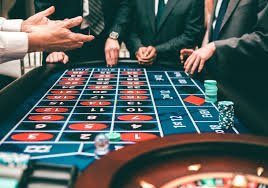 Featured Games carousel on bayitoto online showing slot games, live dealer tables, and sports markets